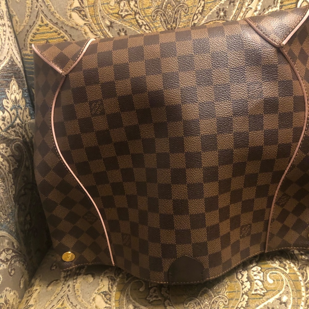 Louis Vuitton Caissa Hobo Damier in Rose Ballerine - Picture 6 of 8